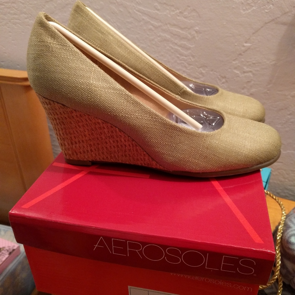 Aerosoles Plum Tree wedges size 7.5